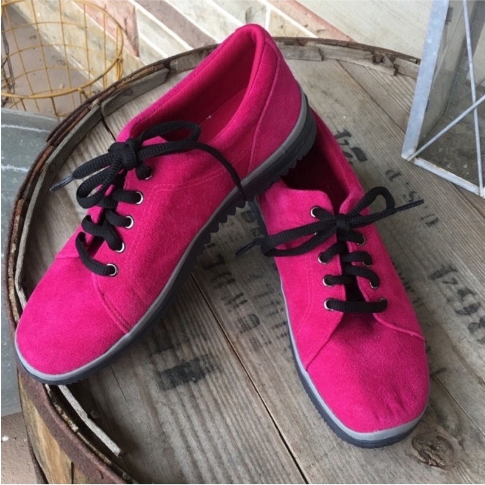 Newport News‎ Easy Style Bright Pink Suede Sneakers